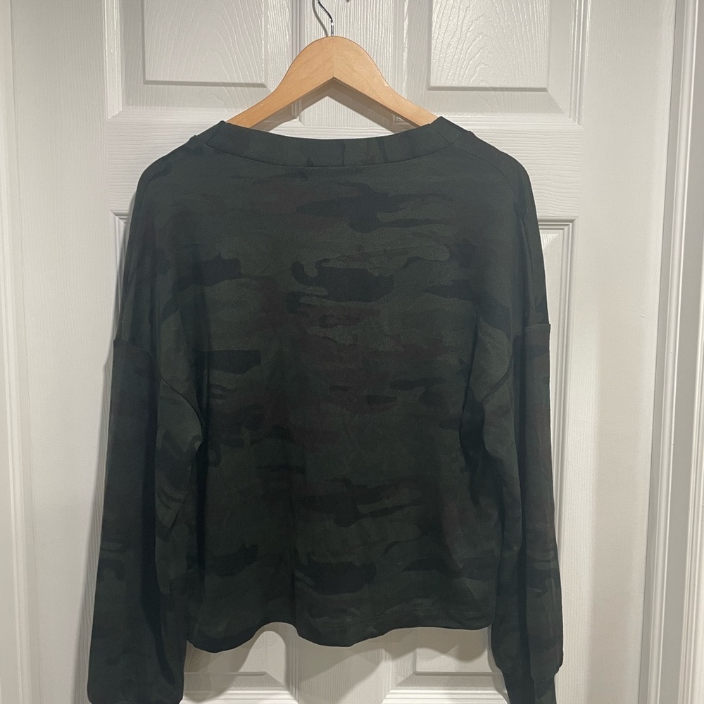 Social Standard by Sanctuary Camo Large Button-Up Cardigan NWT - Picture 3 of 5